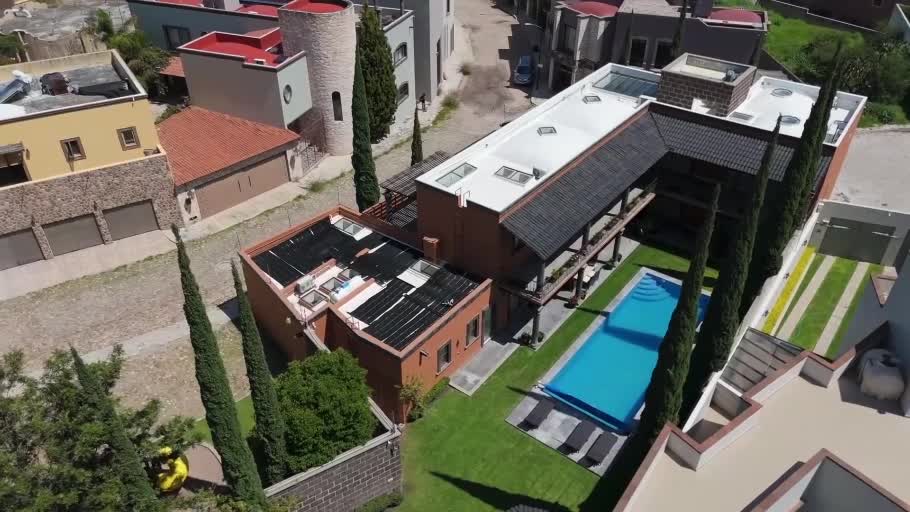 Vista aérea de Villa Serena y su alberca privada