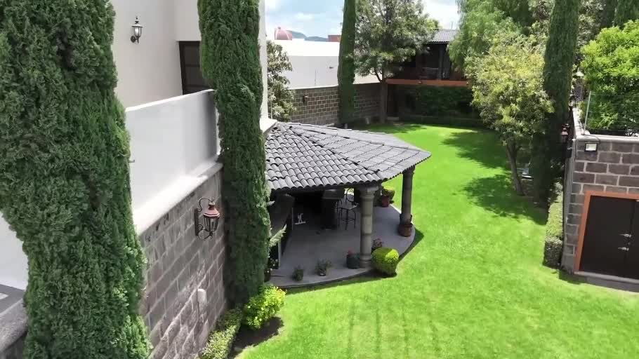 Jardín y palapa de Villa Serena
